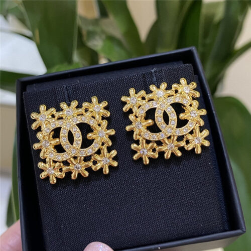High Quality Luxury Chanel Golden Flower Hollow Double C Square Earrings product detail