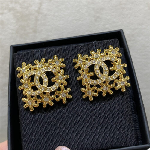 High Quality Luxury Chanel Golden Flower Hollow Double C Square Earrings product detail