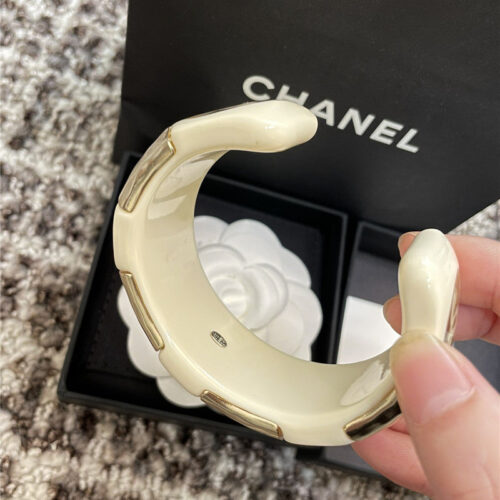 High Quality Luxury Chanel Acrylic Bracelet – Style 49656 product detail