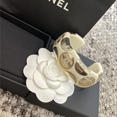 High Quality Luxury Chanel Acrylic Bracelet – Style 49656 product detail
