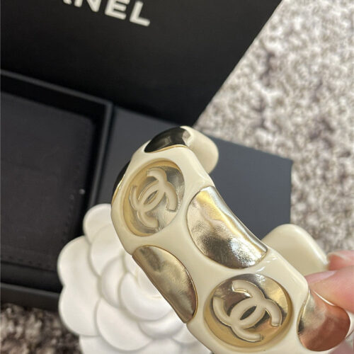 High Quality Luxury Chanel Acrylic Bracelet – Style 49656 product detail