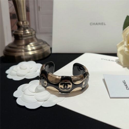 High Quality Luxury Chanel Acrylic Bracelet – Style 49658