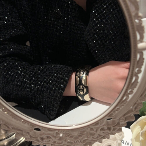 High Quality Luxury Chanel Acrylic Bracelet – Style 49658 product detail