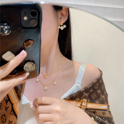 High Quality Luxury Louis Vuitton Classic Polka Dot Element Necklace alternate view