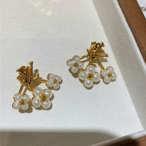 High Quality Luxury Louis Vuitton Classic Polka Dot Element Necklace product detail