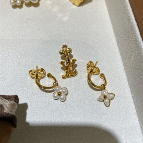 High Quality Luxury Louis Vuitton Classic Polka Dot Element Necklace product detail