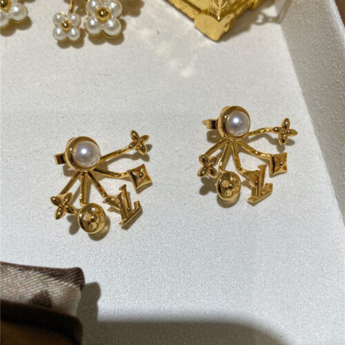 High Quality Luxury Louis Vuitton Classic Polka Dot Element Necklace product detail