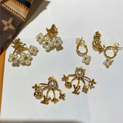 High Quality Luxury Louis Vuitton Classic Polka Dot Element Necklace product detail