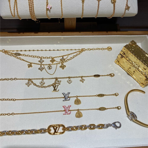 High Quality Luxury Louis Vuitton Classic Polka Dot Element Necklace product detail