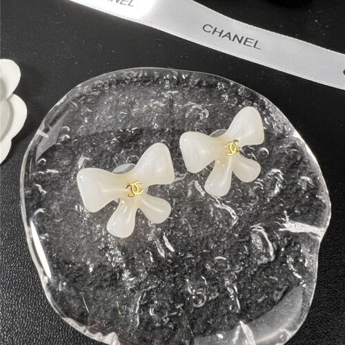 High Quality Luxury Chanel Second-Hand Acrylic Earrings product detail