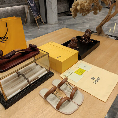 High Quality Luxury Fendi Flat Beach Sandals – Style 19763