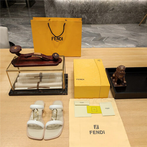 High Quality Luxury Fendi Flat Beach Sandals – Style 80211 product detail