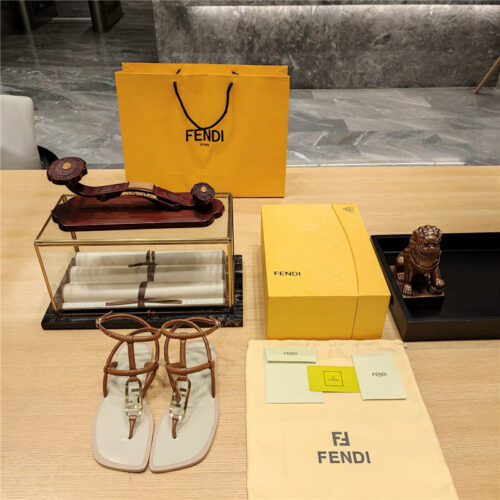 High Quality Luxury Fendi Flat Beach Sandals – Style 22003 product detail