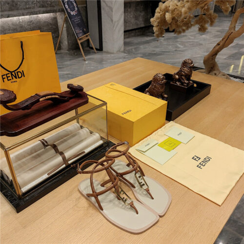 High Quality Luxury Fendi Flat Beach Sandals – Style 22003