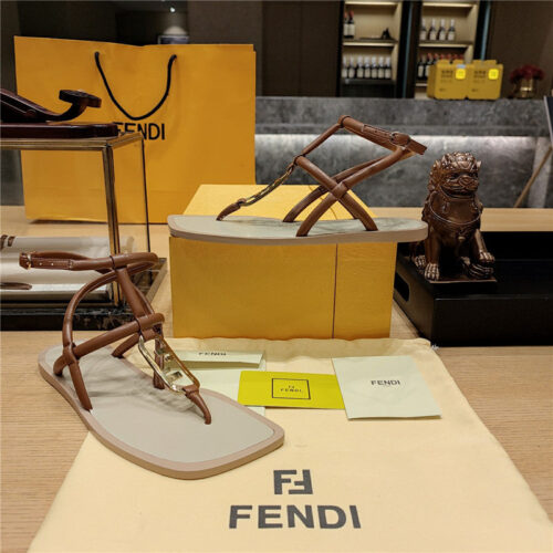 High Quality Luxury Fendi Flat Beach Sandals – Style 22003 product detail