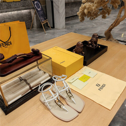 High Quality Luxury Fendi Flat Beach Sandals – Style 13523