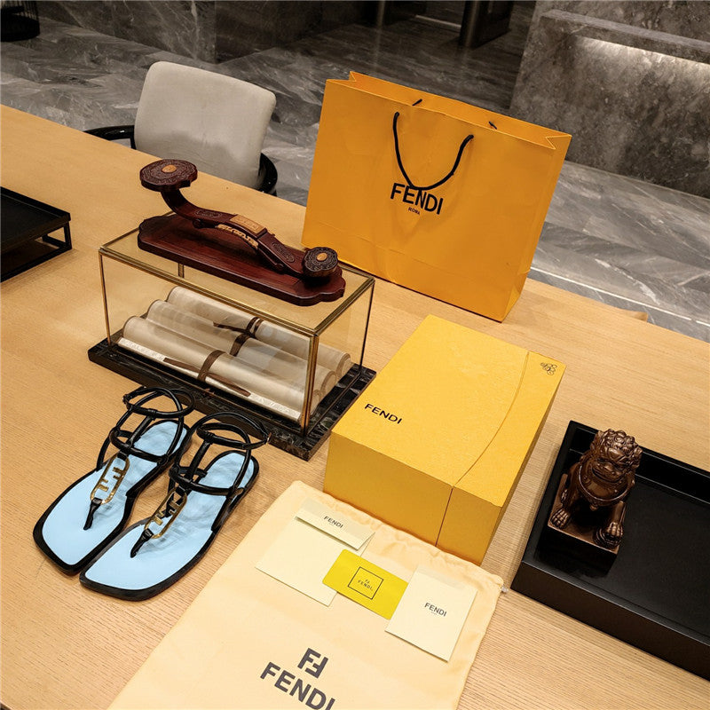 High Quality Luxury Fendi Flat Beach Sandals – Style 75667 product detail