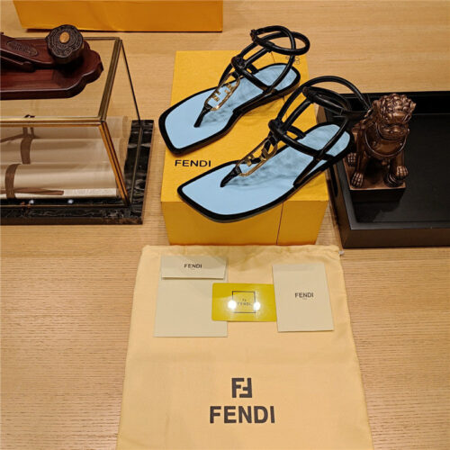 High Quality Luxury Fendi Flat Beach Sandals – Style 75667 product detail