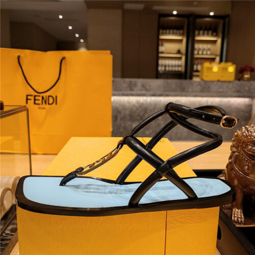 High Quality Luxury Fendi Flat Beach Sandals – Style 75667 product detail