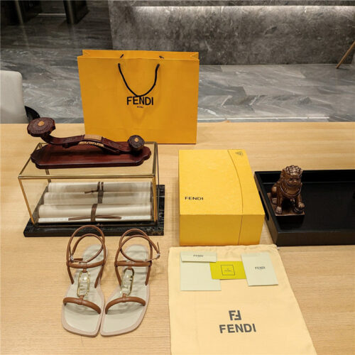High Quality Luxury Fendi Flat Beach Sandals alternate view