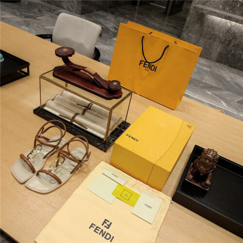 High Quality Luxury Fendi Flat Beach Sandals product detail