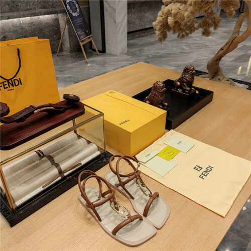 High Quality Luxury Fendi Flat Beach Sandals
