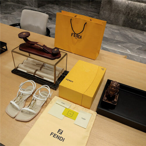 High Quality Luxury Fendi Flat Beach Sandals – Style 84691 product detail