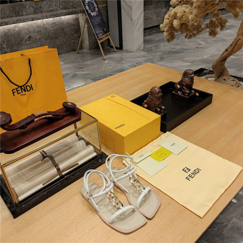 High Quality Luxury Fendi Flat Beach Sandals – Style 84691