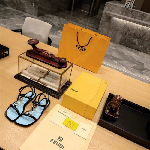 High Quality Luxury Fendi Flat Beach Sandals – Style 41747 product detail