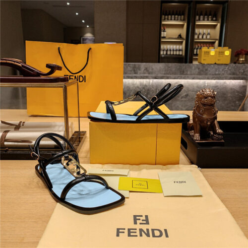 High Quality Luxury Fendi Flat Beach Sandals – Style 41747 product detail