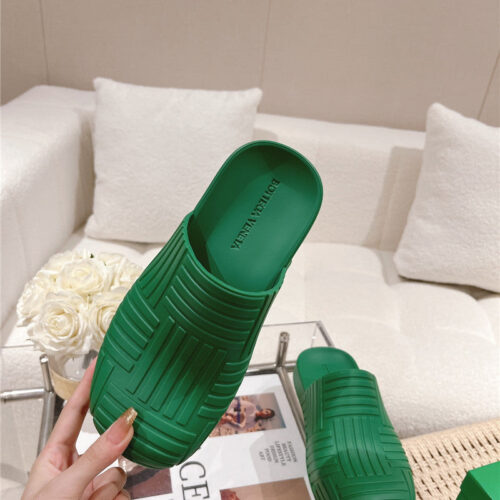 High Quality Luxury Bottega Veneta Flip Flops product detail