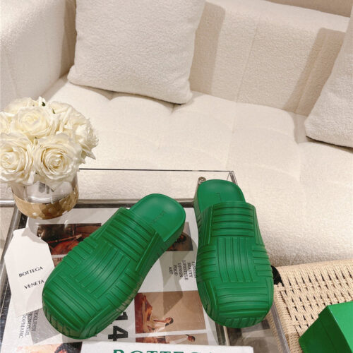 High Quality Luxury Bottega Veneta Flip Flops product detail