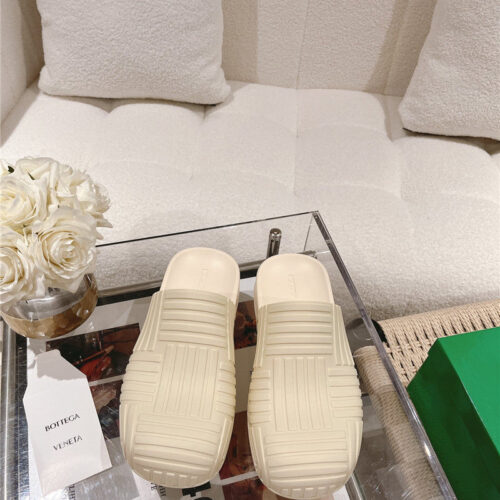 High Quality Luxury Bottega Veneta Flip Flops – Style 85830 product detail