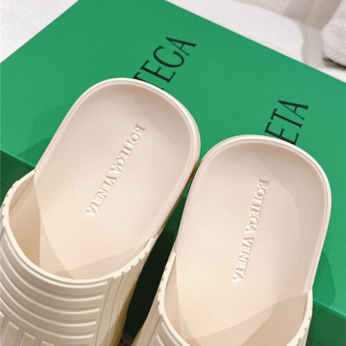 High Quality Luxury Bottega Veneta Flip Flops – Style 85830 product detail