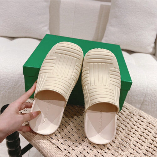 High Quality Luxury Bottega Veneta Flip Flops – Style 85830 product detail