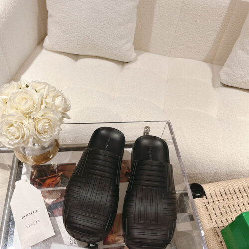 High Quality Luxury Bottega Veneta Flip Flops – Style 82438 product detail