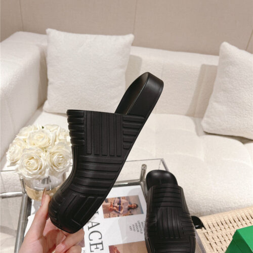 High Quality Luxury Bottega Veneta Flip Flops – Style 82438 alternate view
