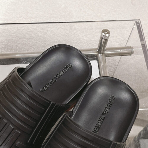High Quality Luxury Bottega Veneta Flip Flops – Style 82438 product detail