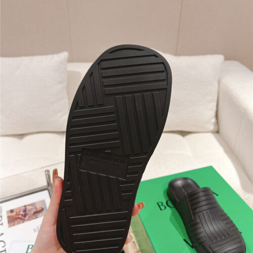 High Quality Luxury Bottega Veneta Flip Flops – Style 82438 product detail