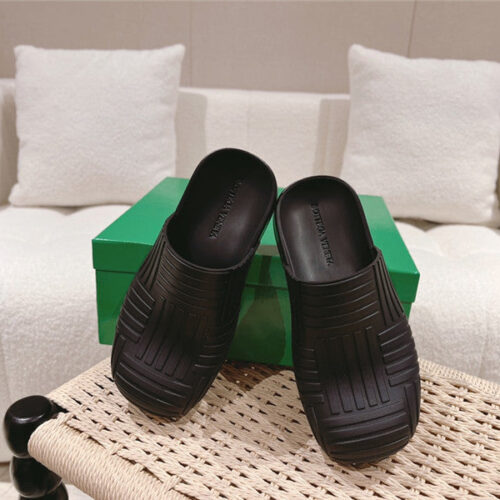 High Quality Luxury Bottega Veneta Flip Flops – Style 82438 product detail