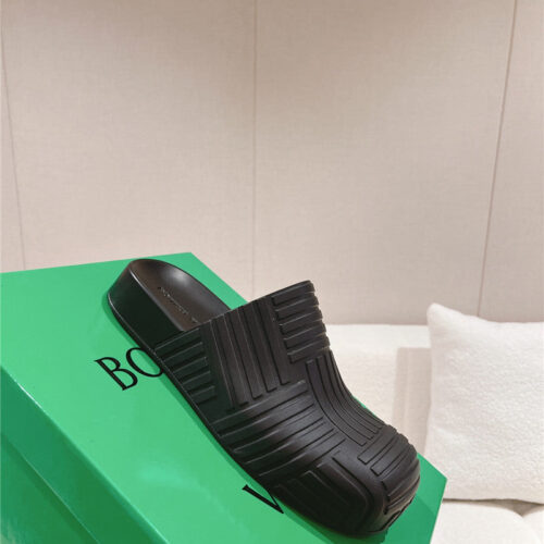 High Quality Luxury Bottega Veneta Flip Flops – Style 82438 product detail