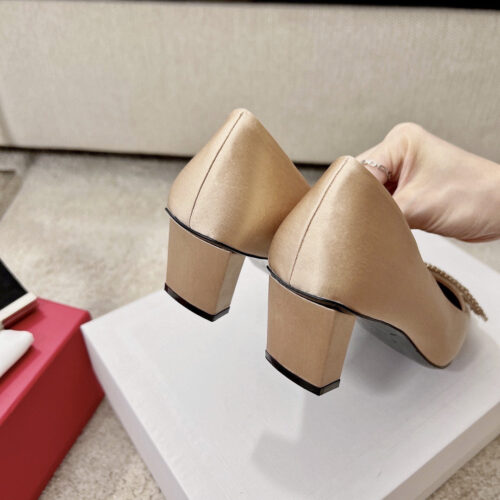 High Quality Luxury Roger Vivier Silk Diamond Buckle Square Heel Shoes – Style 98004 product detail