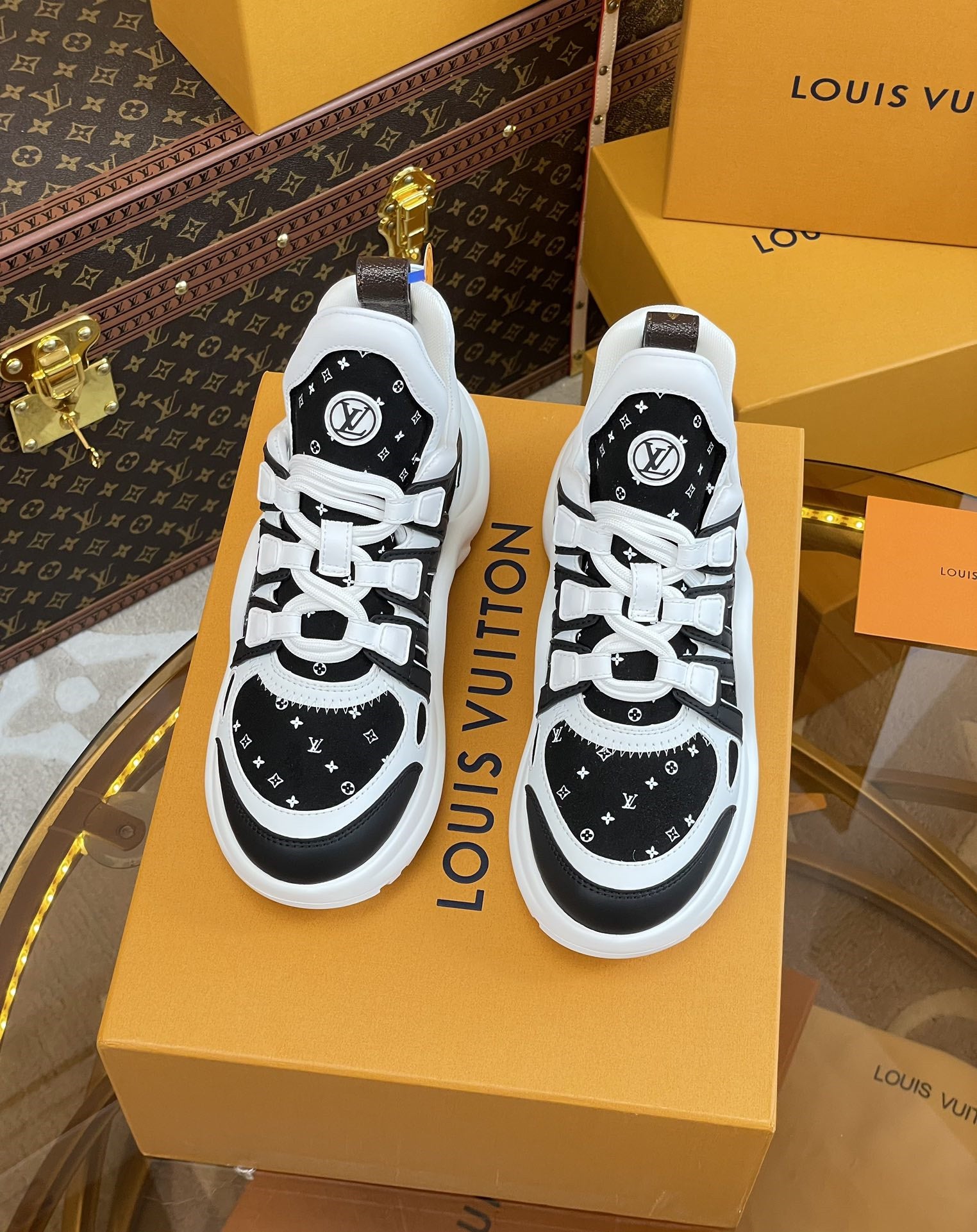 High Quality Luxury Louis Vuitton Hardware Casual Sports Daddy Shoes – Style 93603 product detail