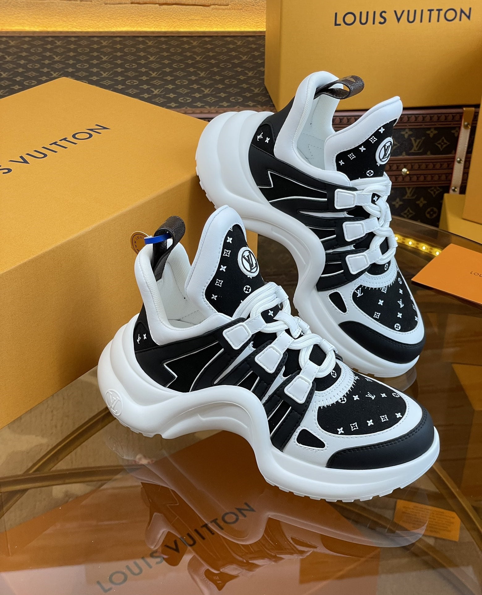 High Quality Luxury Louis Vuitton Hardware Casual Sports Daddy Shoes – Style 93603 product detail