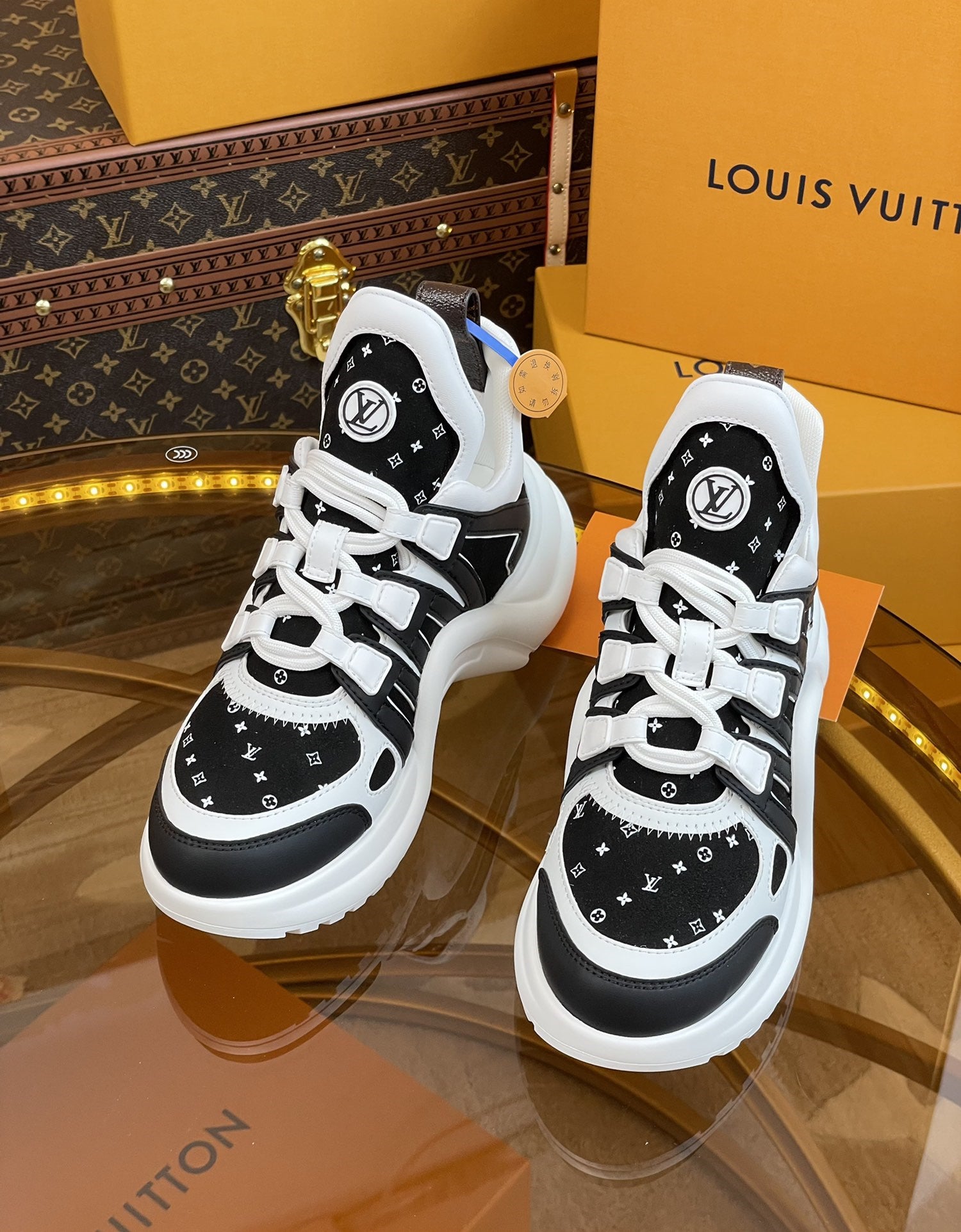 High Quality Luxury Louis Vuitton Hardware Casual Sports Daddy Shoes – Style 93603 product detail