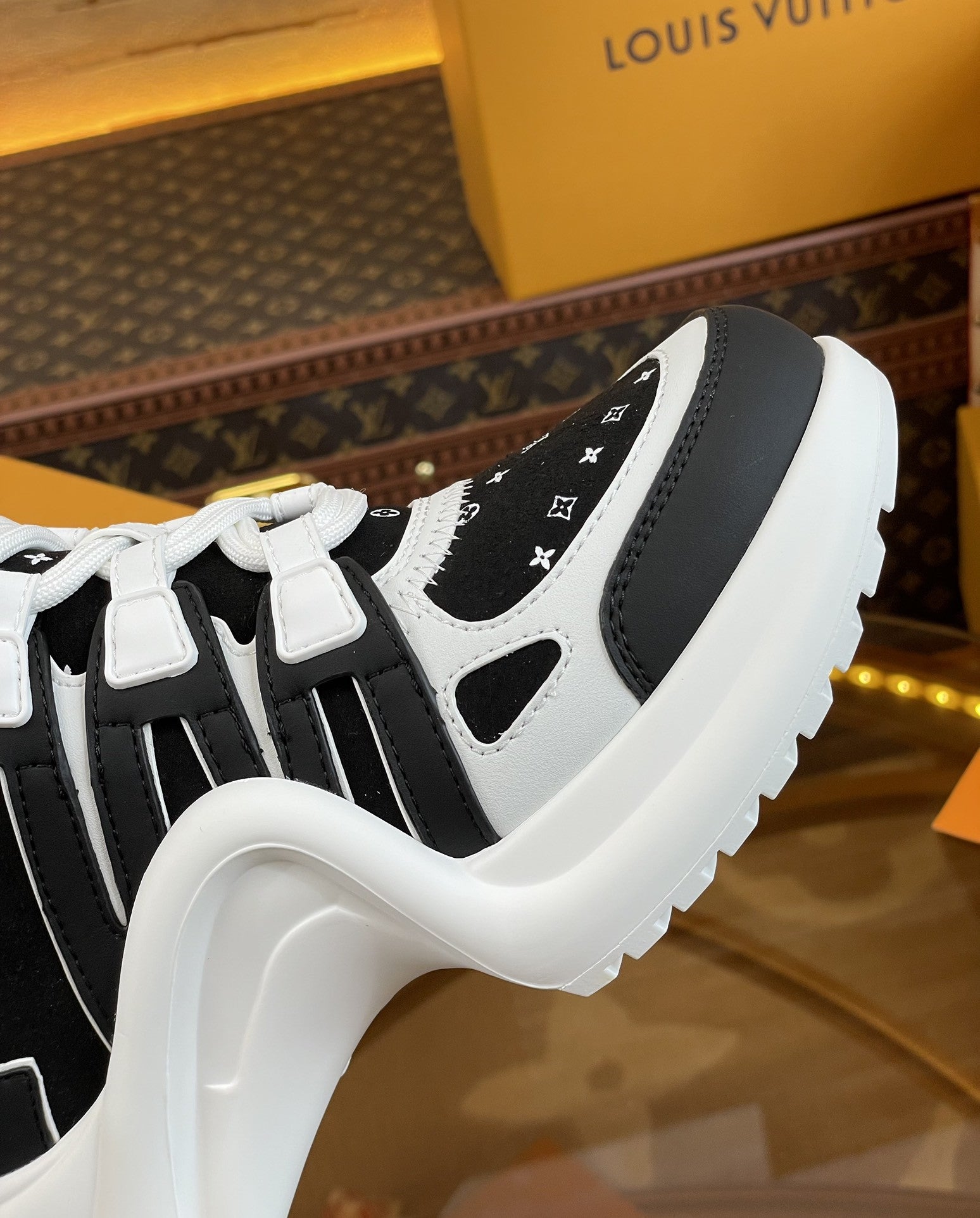 High Quality Luxury Louis Vuitton Hardware Casual Sports Daddy Shoes – Style 93603 product detail