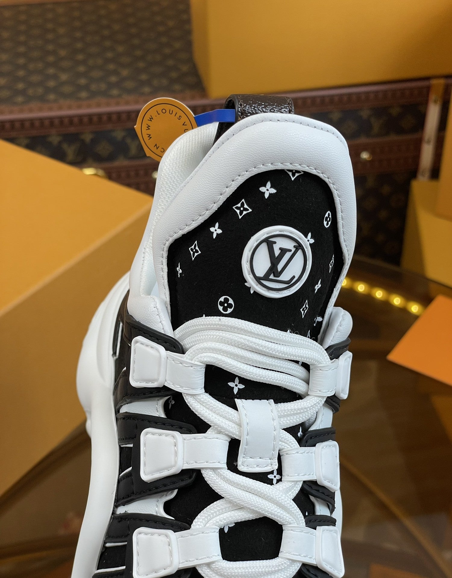 High Quality Luxury Louis Vuitton Hardware Casual Sports Daddy Shoes – Style 93603 product detail