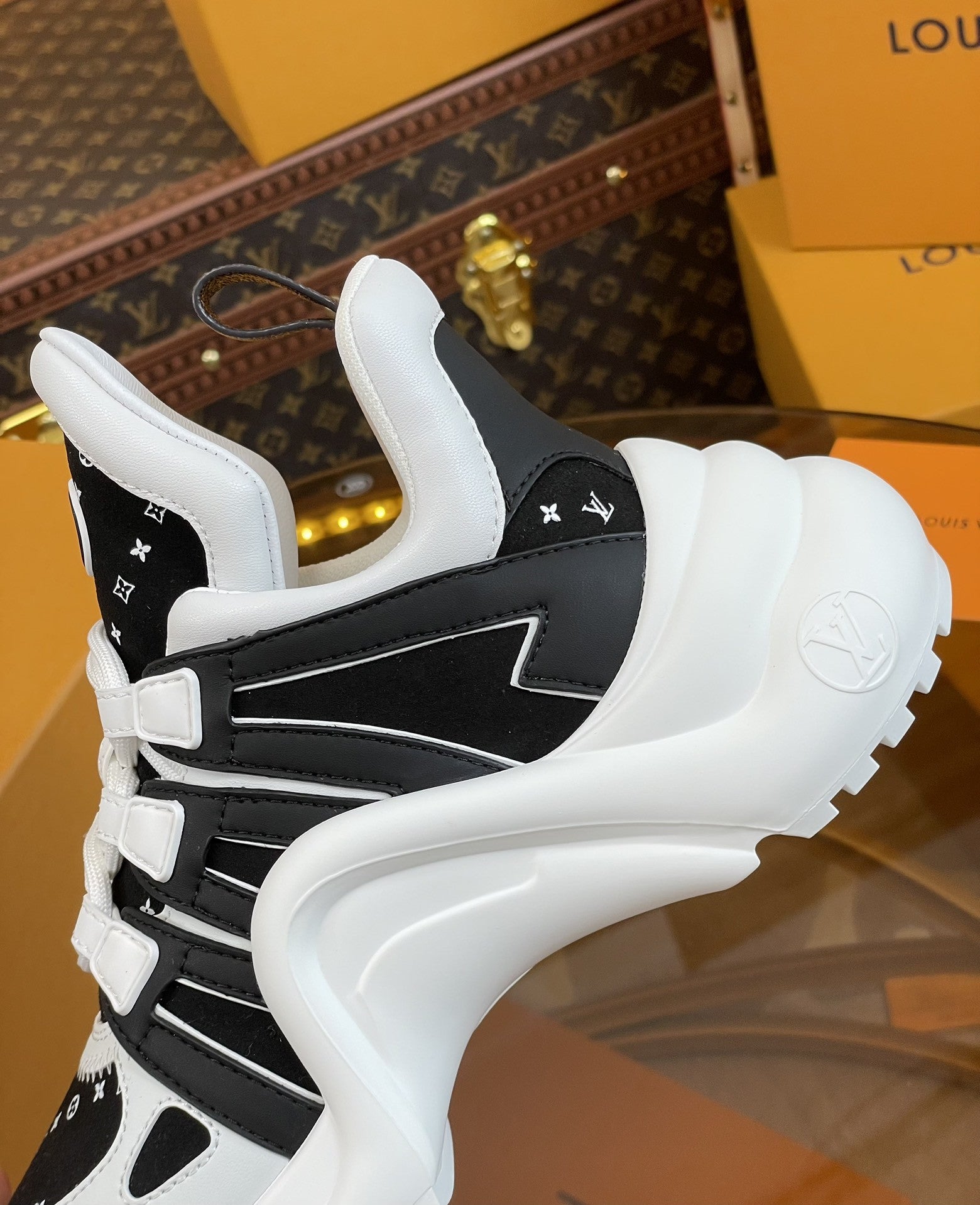 High Quality Luxury Louis Vuitton Hardware Casual Sports Daddy Shoes – Style 93603 product detail