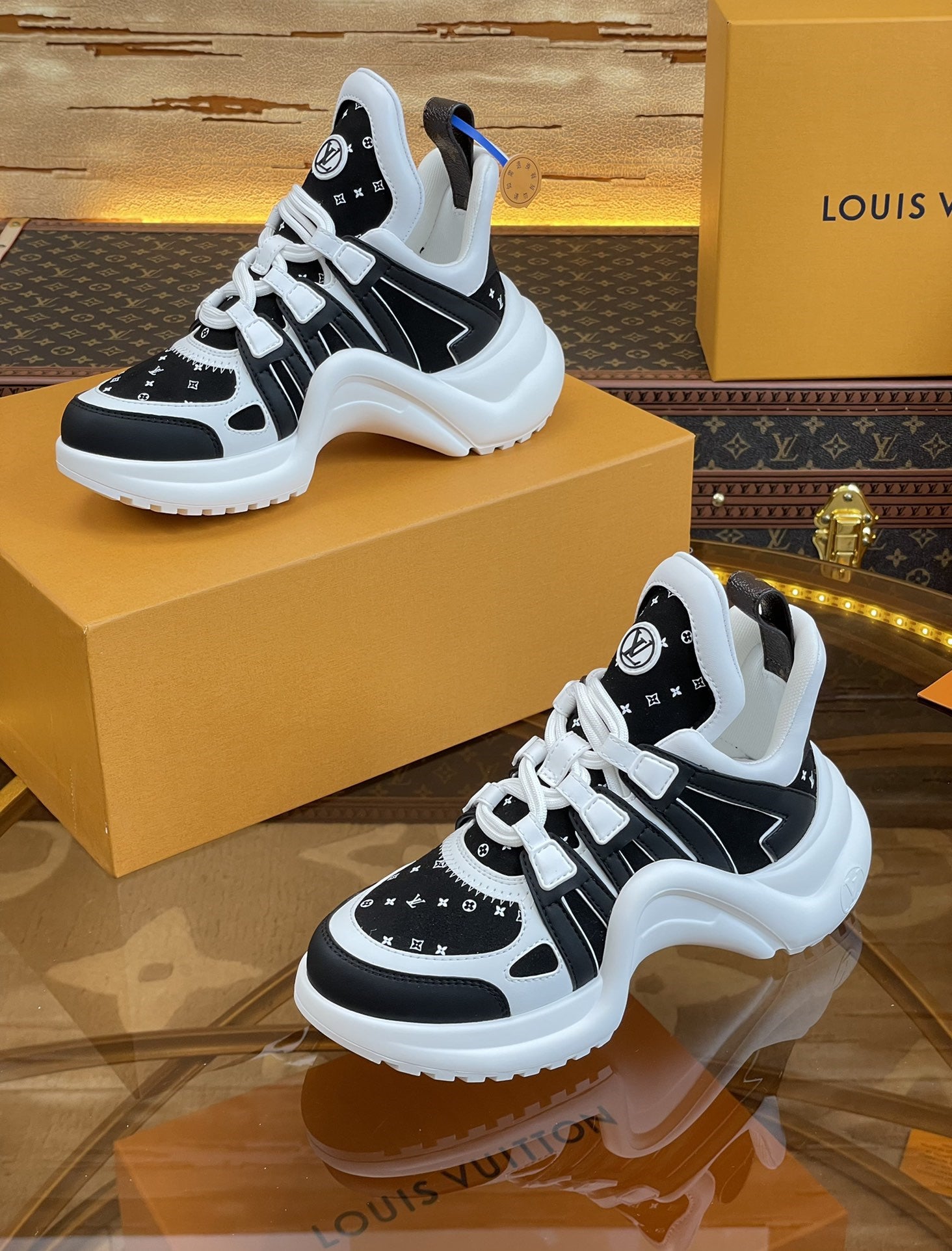 High Quality Luxury Louis Vuitton Hardware Casual Sports Daddy Shoes – Style 93603 product detail
