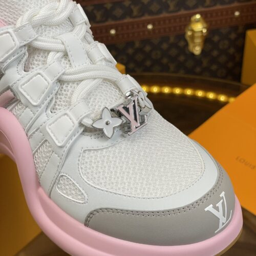 High Quality Luxury Louis Vuitton Hardware Casual Sports Daddy Shoes product detail